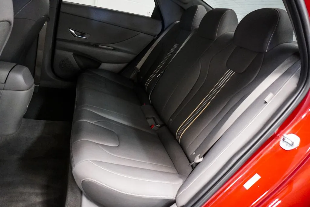 2025 Hyundai Elantra SEL Sport, photo 4
