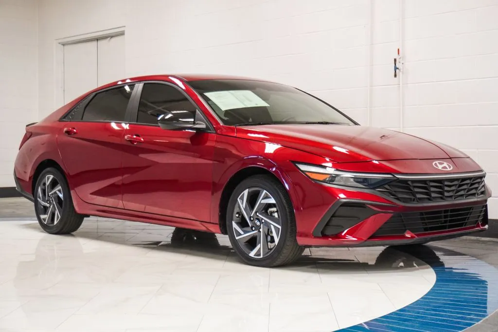 2025 Hyundai Elantra SEL Sport, photo 2