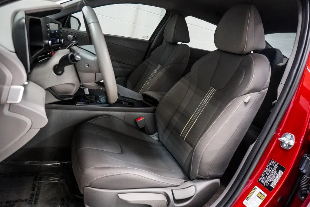 2025 Hyundai Elantra SEL Sport, photo 3