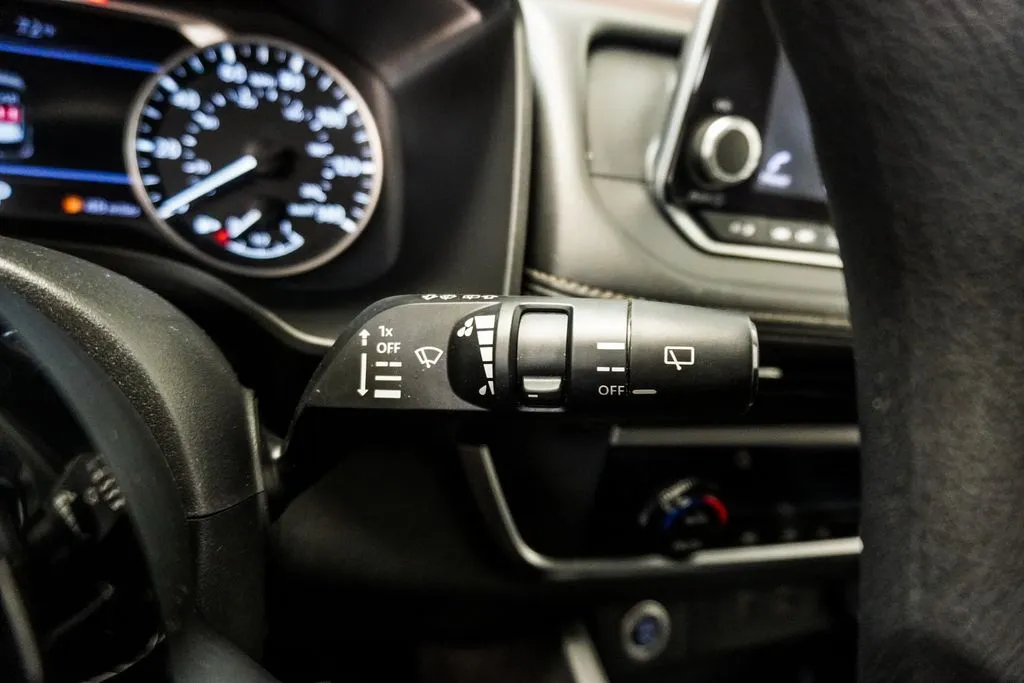 2023 Nissan Rogue SV, photo 17