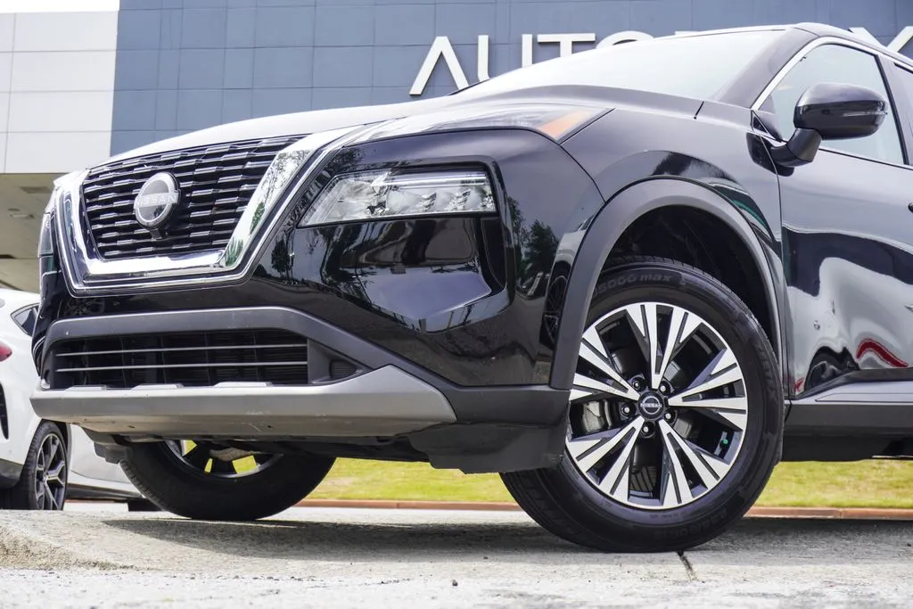 2023 Nissan Rogue SV, photo 2