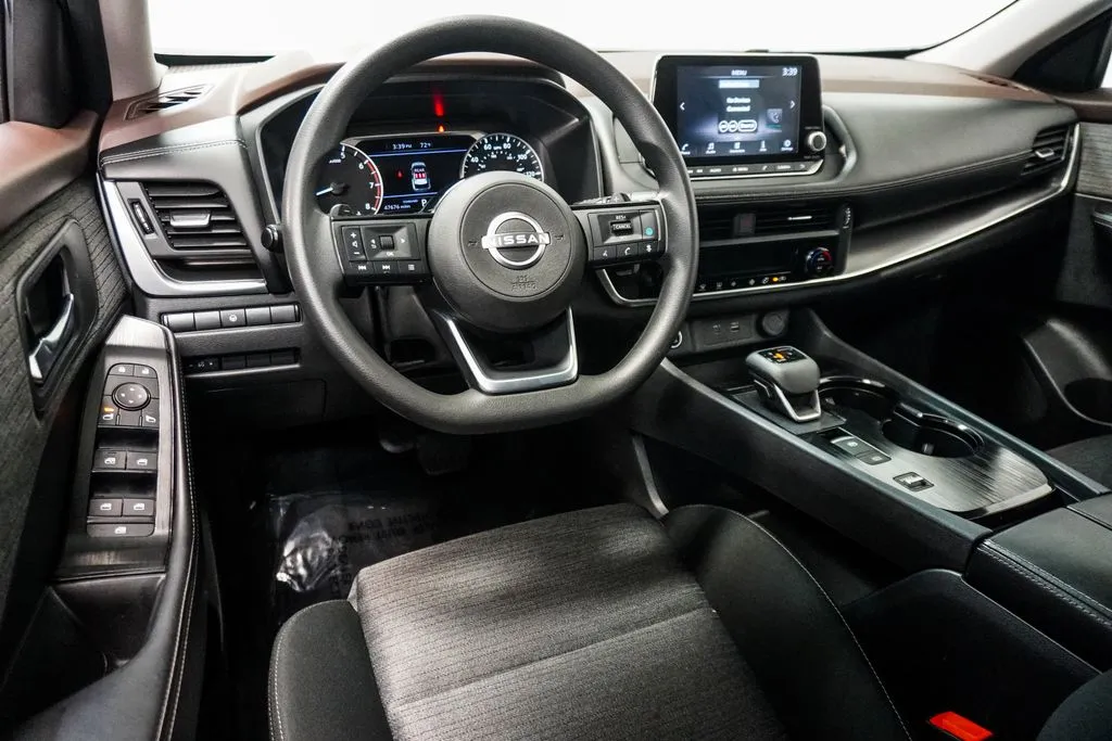 2023 Nissan Rogue SV, photo 11