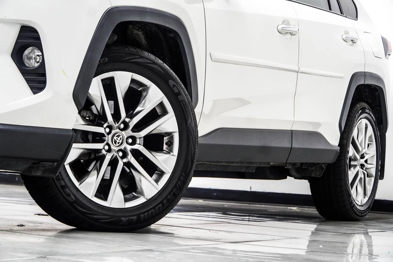 2020 Toyota RAV4 Limited, photo 2