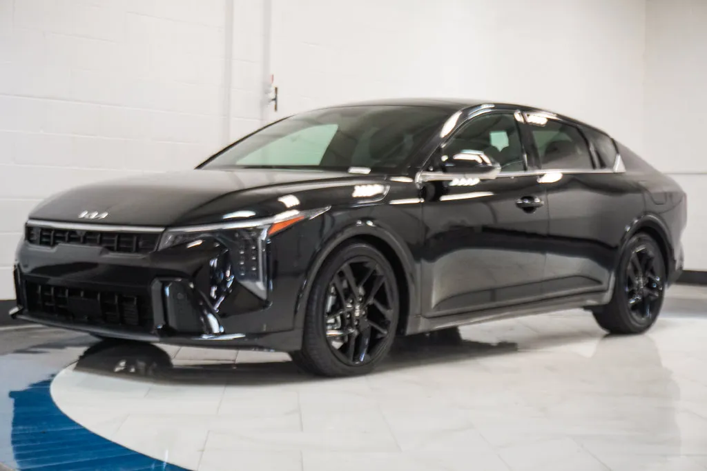 2025 Kia K4 GT-Line Turbo, photo 2