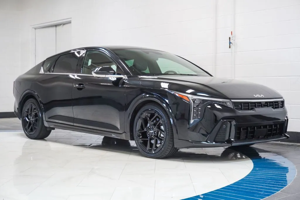 2025 Kia K4 GT-Line Turbo, photo 3