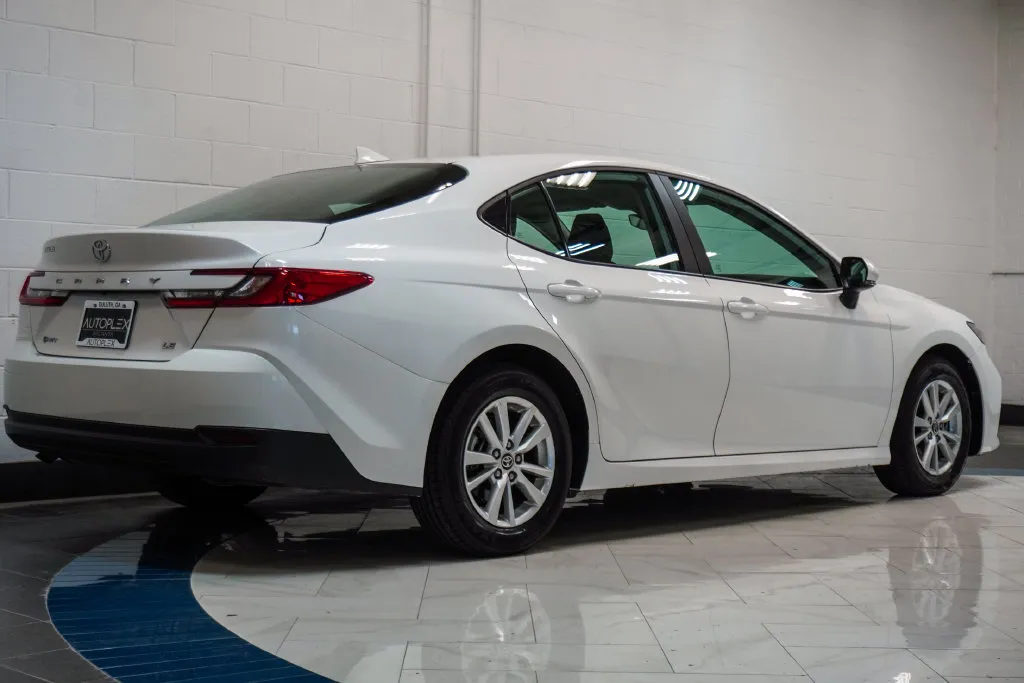 2025 Toyota Camry LE, photo 24