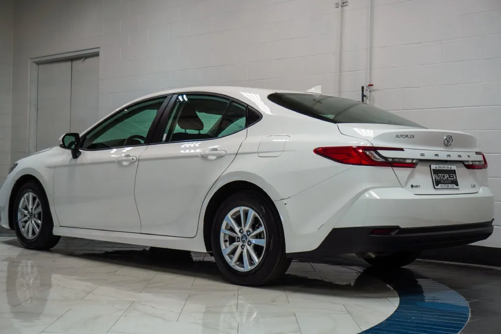 2025 Toyota Camry LE, photo 25