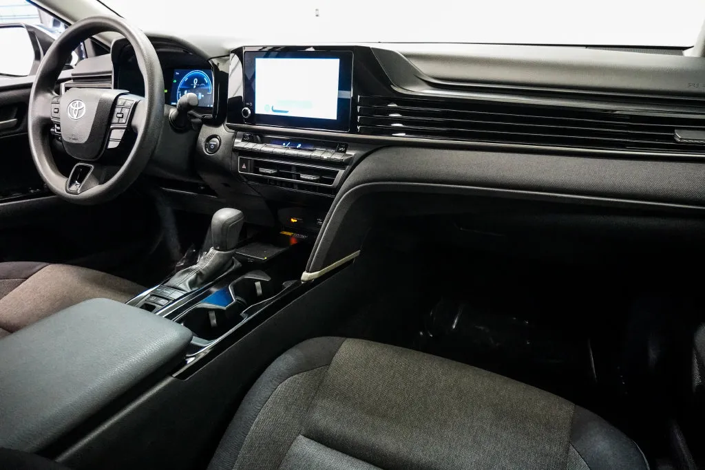 2025 Toyota Camry LE, photo 7