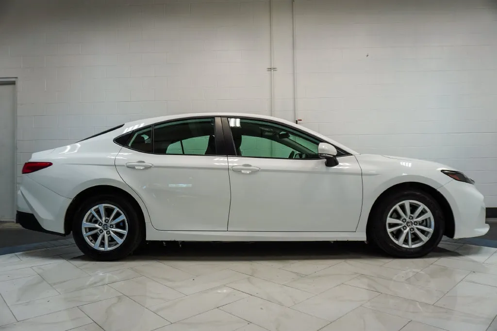 2025 Toyota Camry LE, photo 27