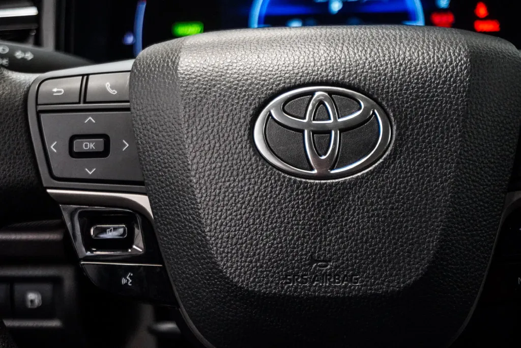 2025 Toyota Camry LE, photo 12