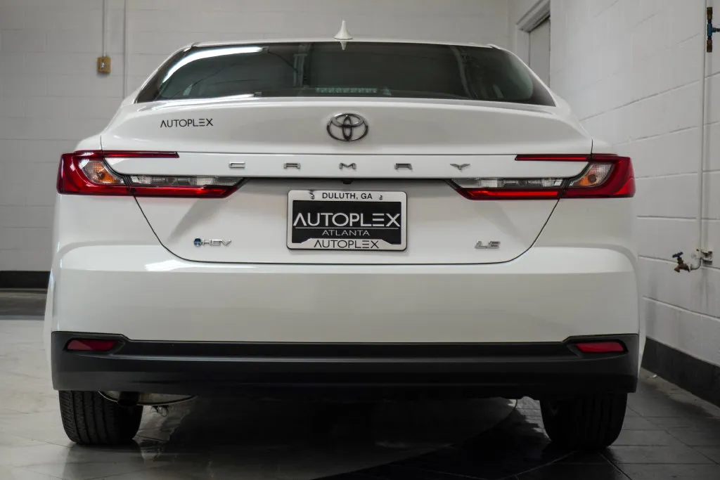 2025 Toyota Camry LE, photo 30