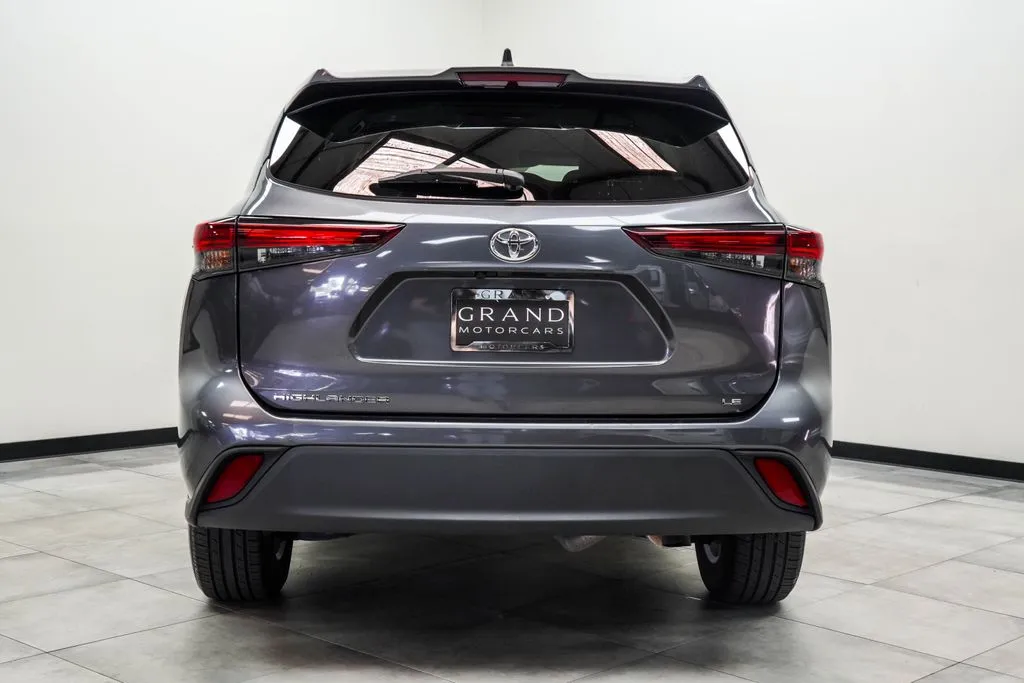 2025 Toyota Highlander LE, photo 10