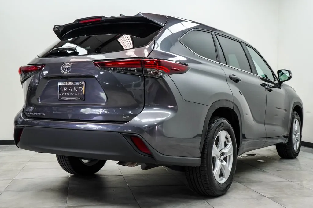 2025 Toyota Highlander LE, photo 12