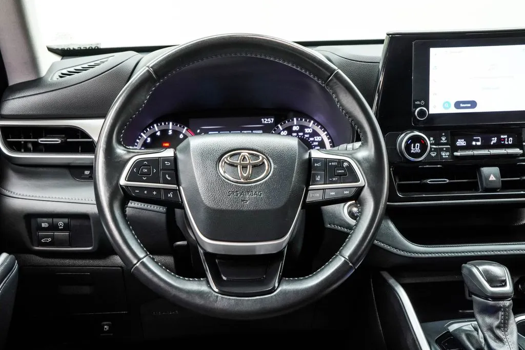 2025 Toyota Highlander LE, photo 22