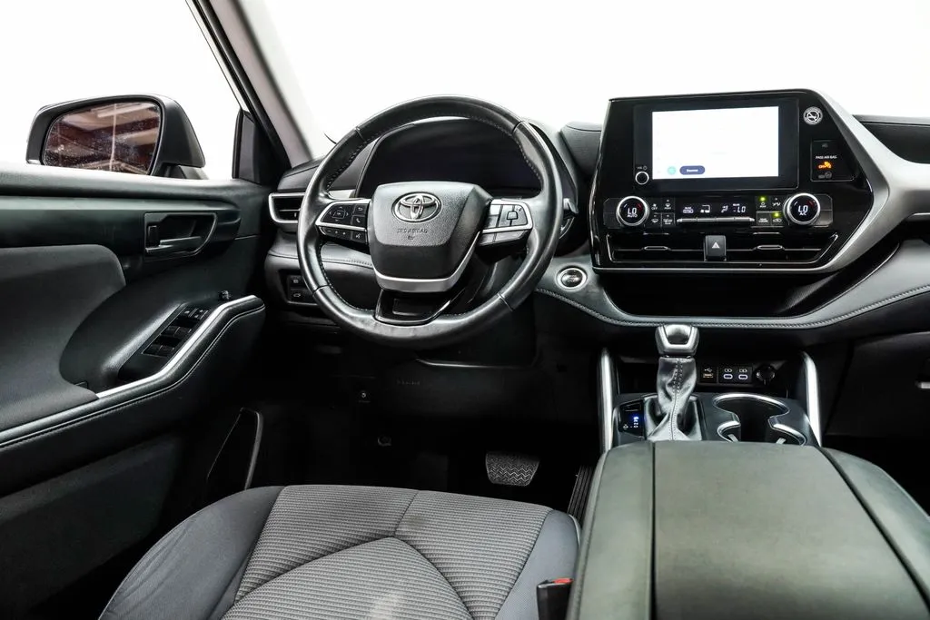 2025 Toyota Highlander LE, photo 23