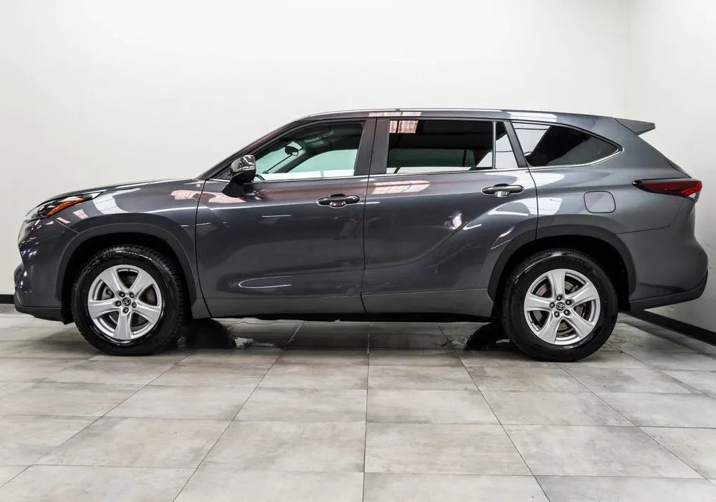 2025 Toyota Highlander LE, photo 9