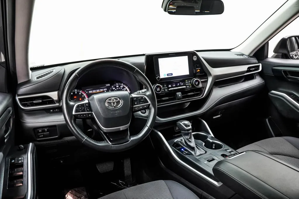 2025 Toyota Highlander LE, photo 3