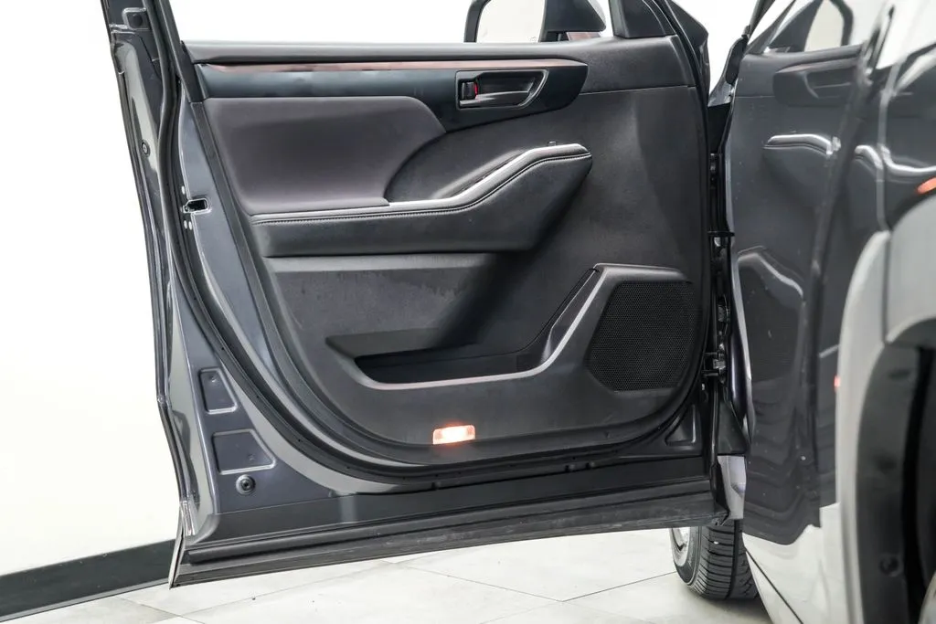 2025 Toyota Highlander LE, photo 36