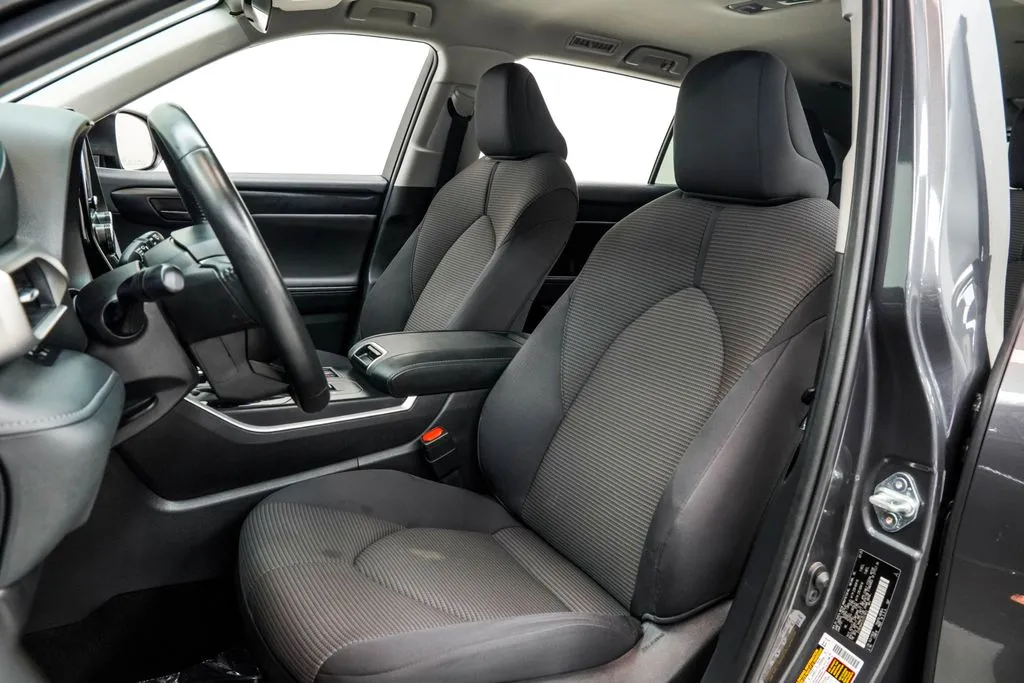 2025 Toyota Highlander LE, photo 15