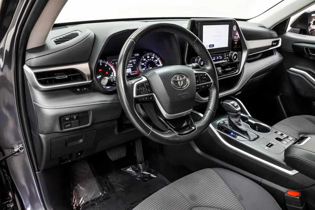 2025 Toyota Highlander LE, photo 19