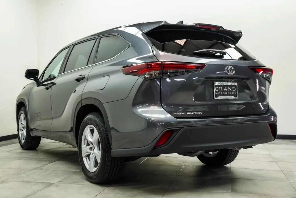 2025 Toyota Highlander LE, photo 11