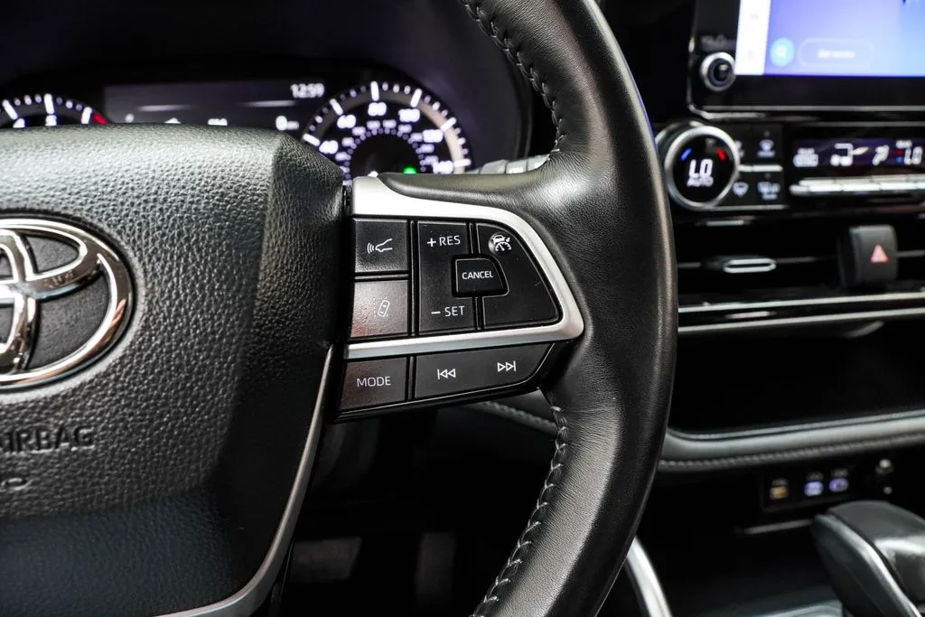 2025 Toyota Highlander LE, photo 32