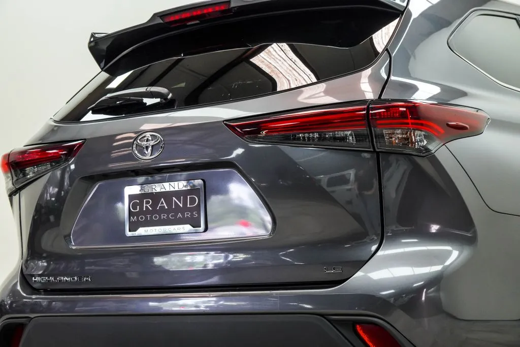 2025 Toyota Highlander LE, photo 13