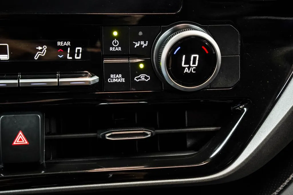 2025 Toyota Highlander LE, photo 27