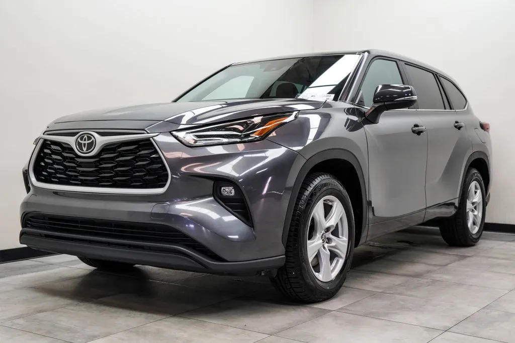 2025 Toyota Highlander LE, photo 8