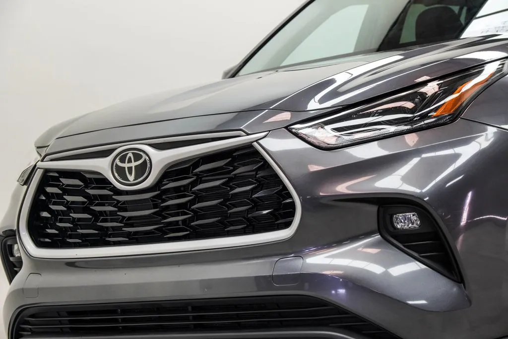 2025 Toyota Highlander LE, photo 2