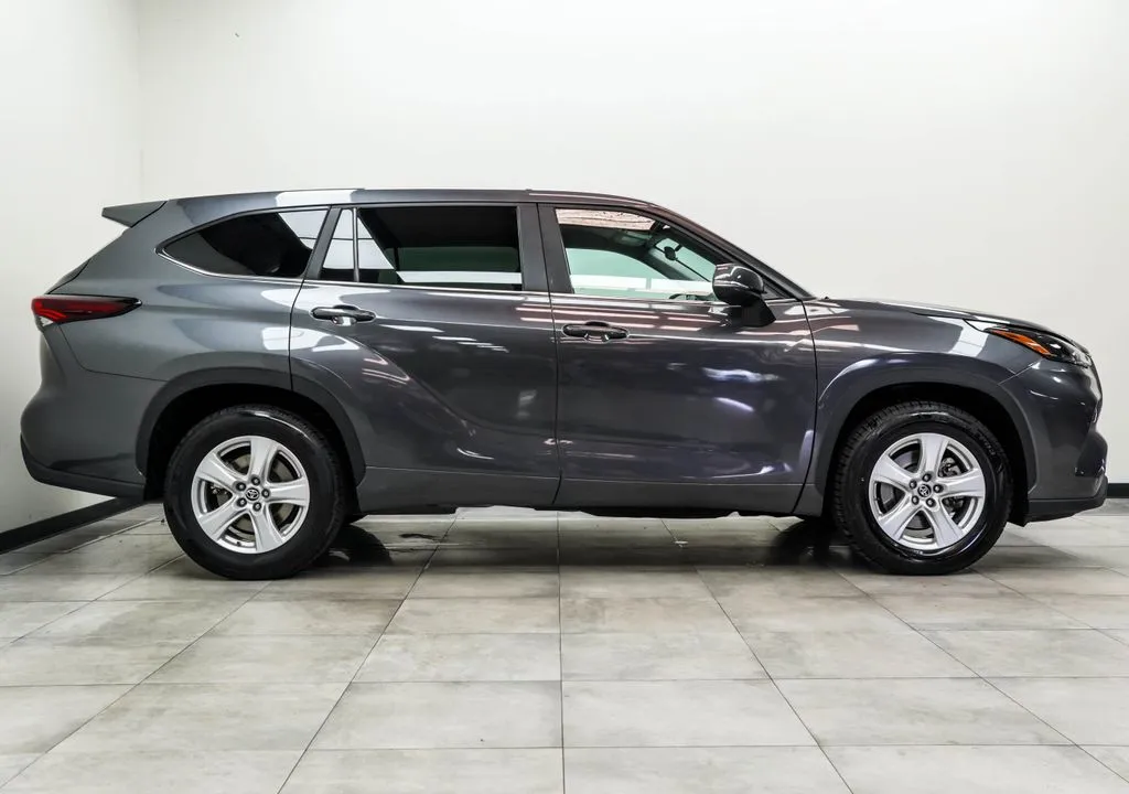 2025 Toyota Highlander LE, photo 6