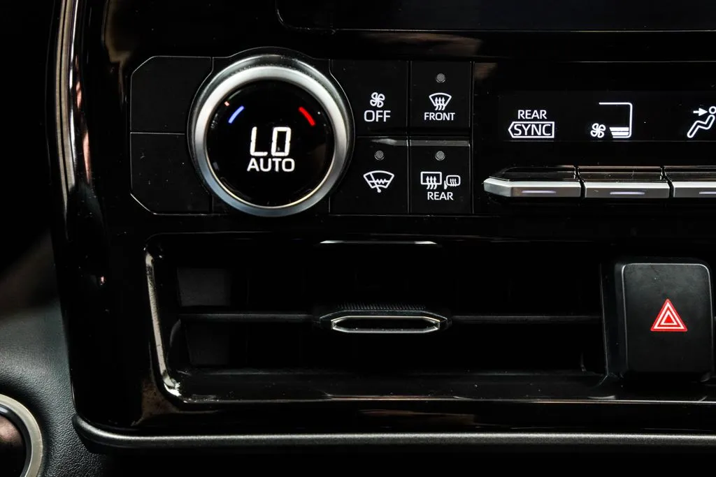 2025 Toyota Highlander LE, photo 26
