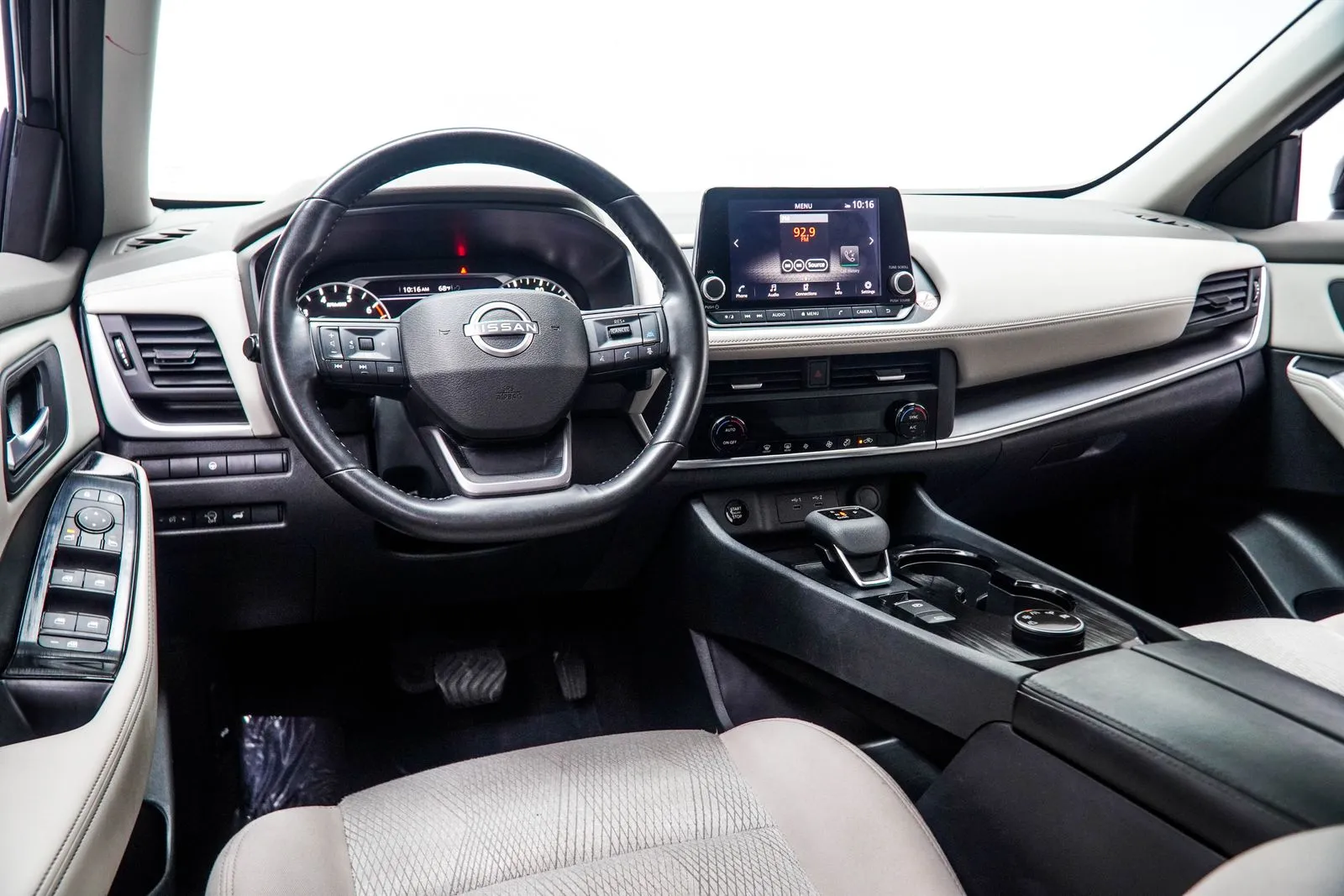 2025 Nissan Rogue SV, photo 13