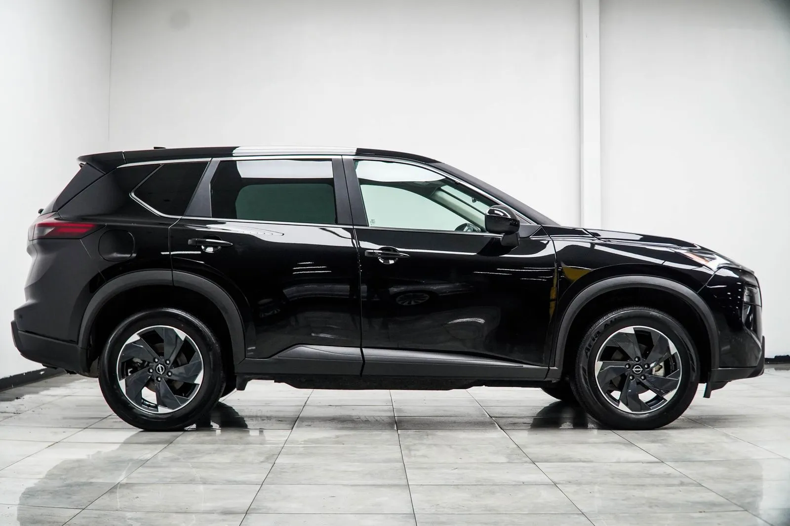 2025 Nissan Rogue SV, photo 5