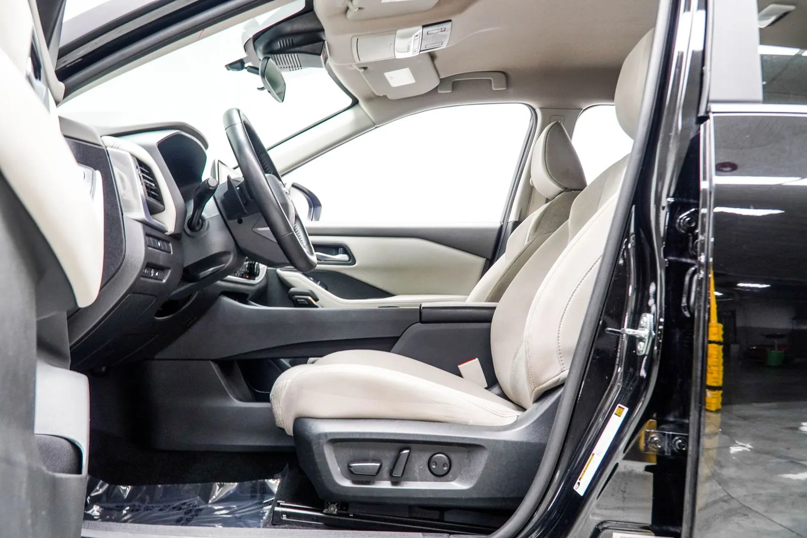 2025 Nissan Rogue SV, photo 30