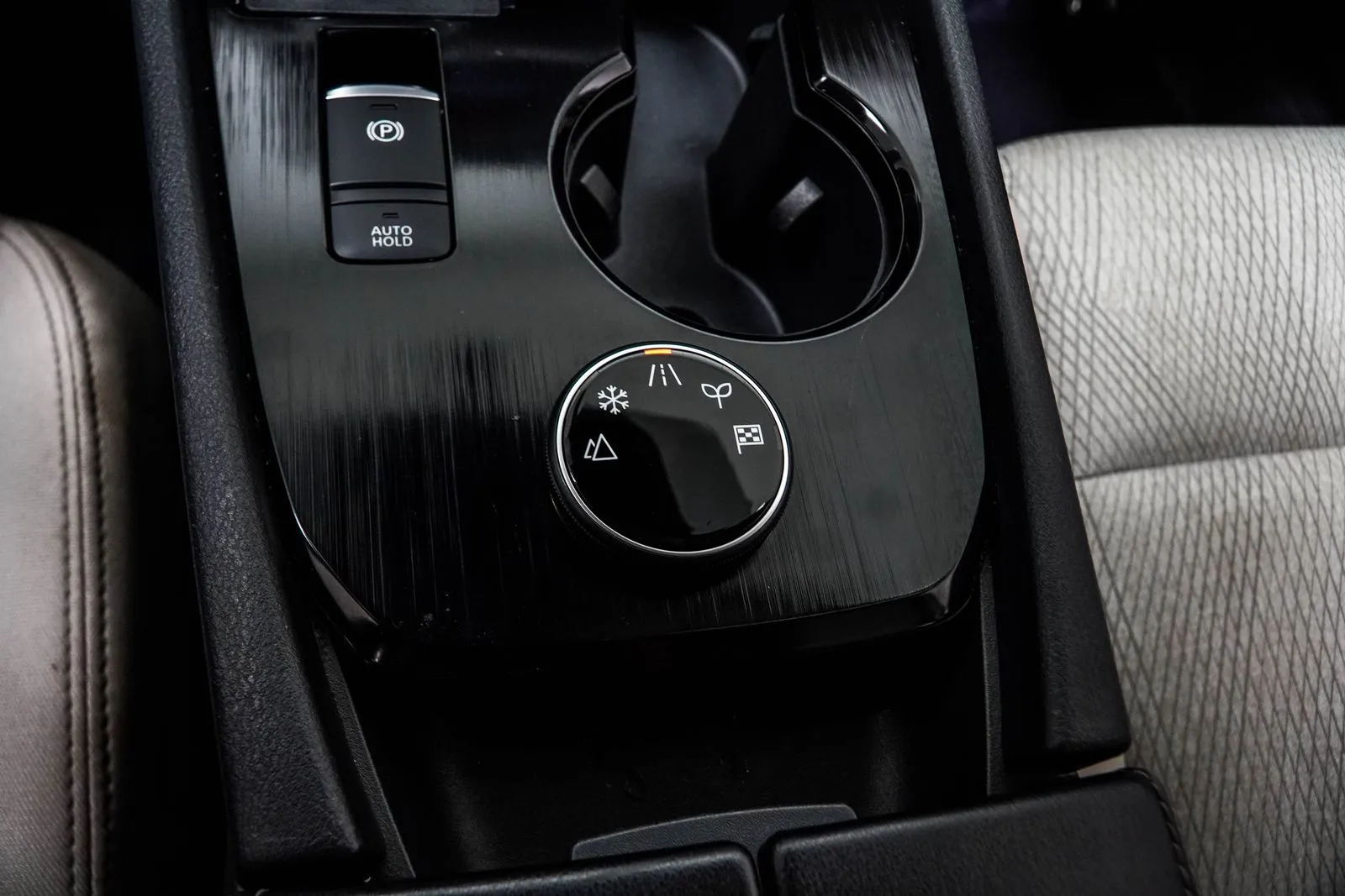 2025 Nissan Rogue SV, photo 18