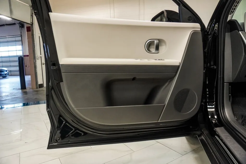 2023 Hyundai IONIQ 5 SE, photo 17