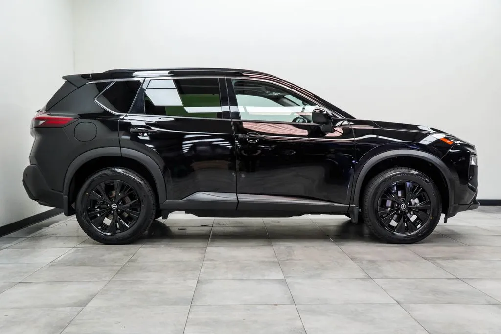 2023 Nissan Rogue SV, photo 6