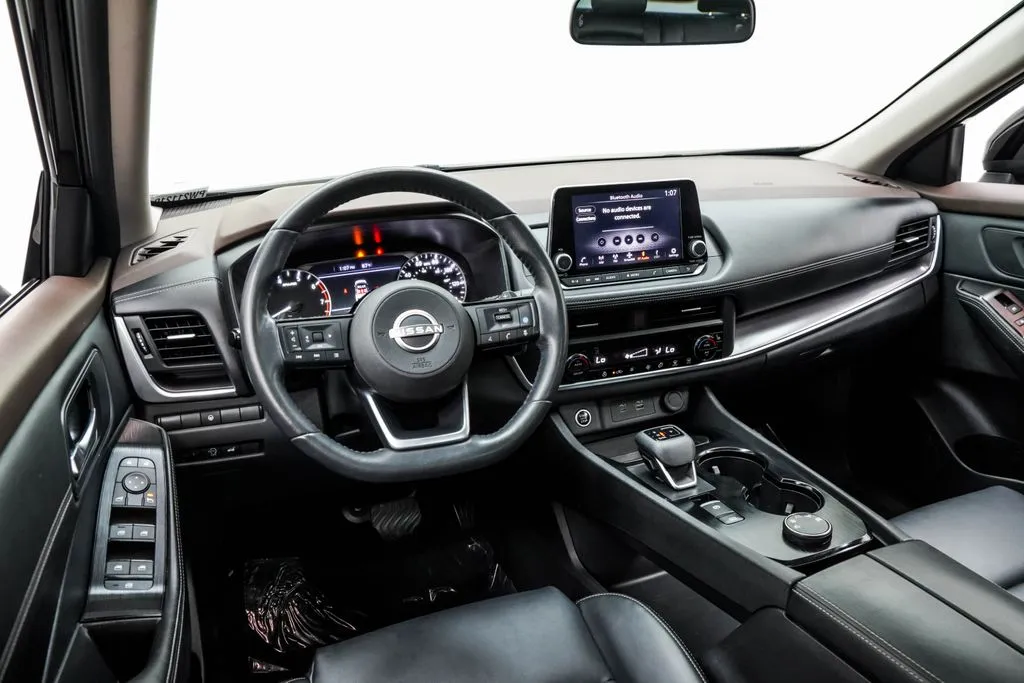 2023 Nissan Rogue SV, photo 3