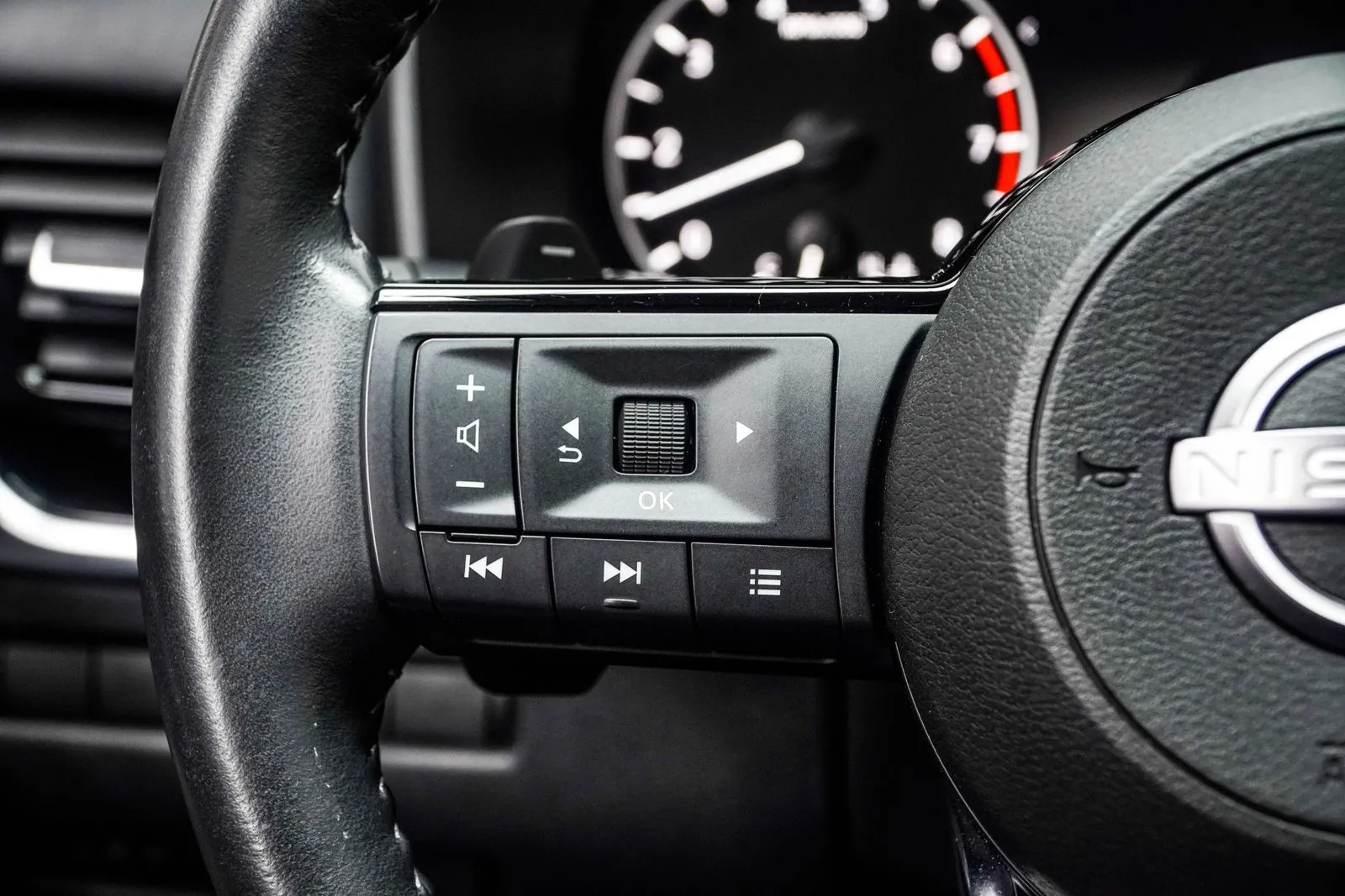 2023 Nissan Rogue SL, photo 27