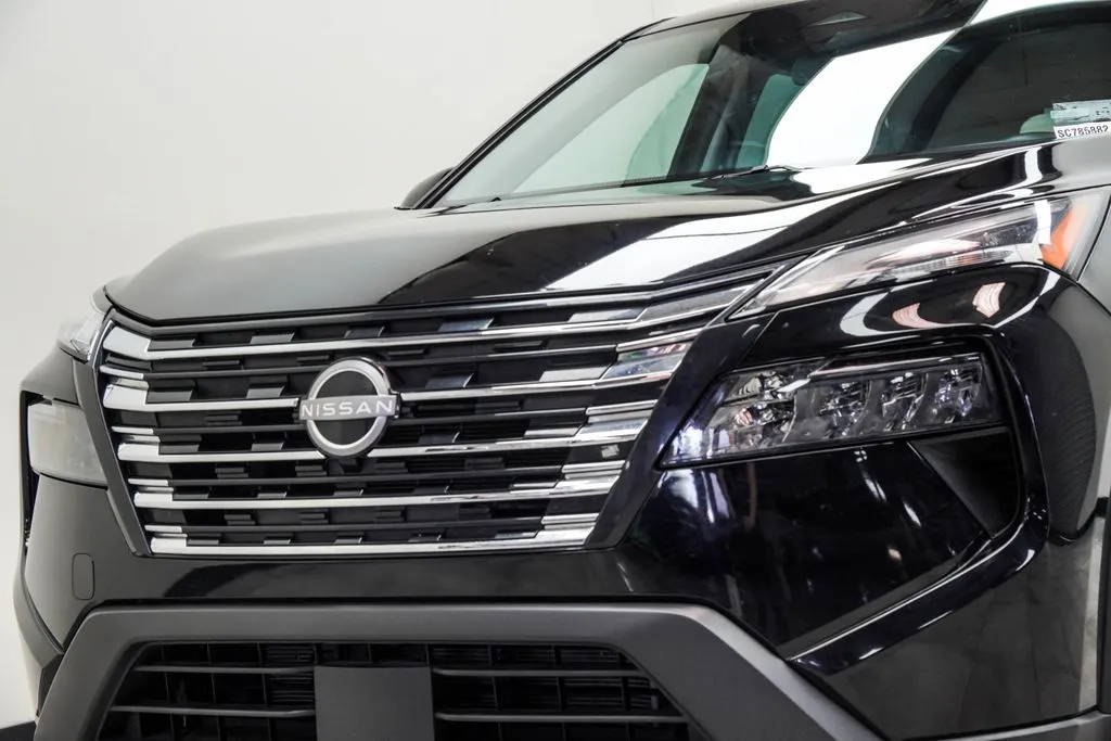 2025 Nissan Rogue SV, photo 2
