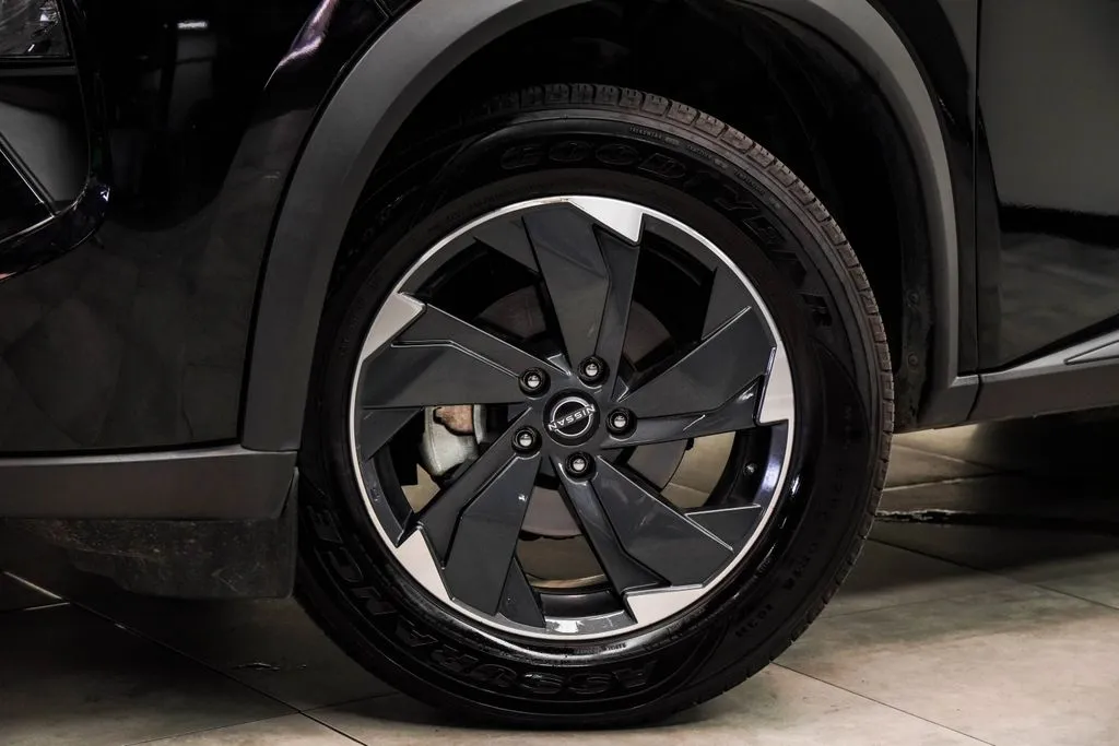 2025 Nissan Rogue SV, photo 4