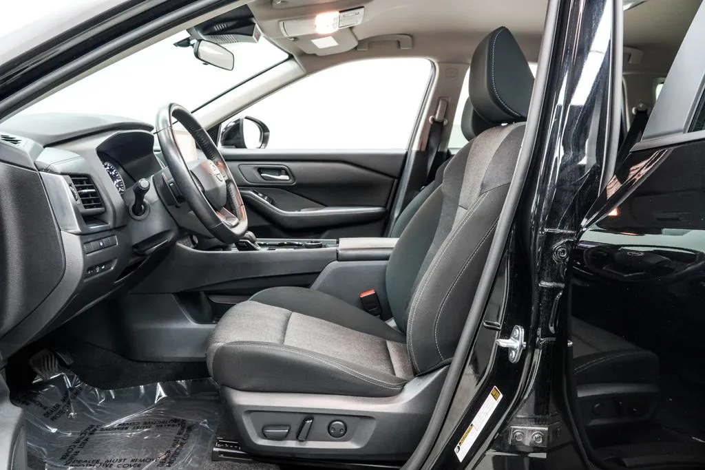 2025 Nissan Rogue SV, photo 16