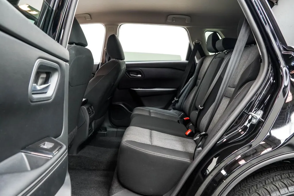 2025 Nissan Rogue SV, photo 18
