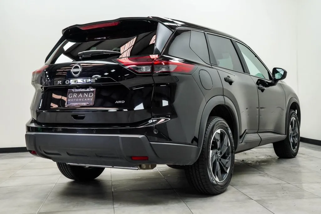 2025 Nissan Rogue SV, photo 12