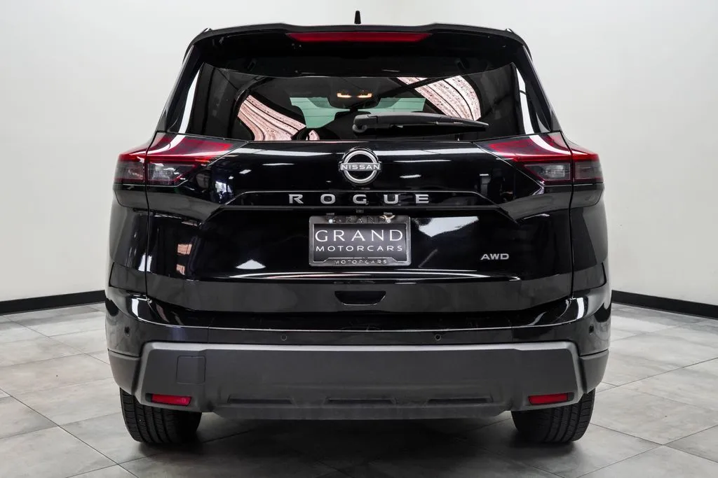 2025 Nissan Rogue SV, photo 10