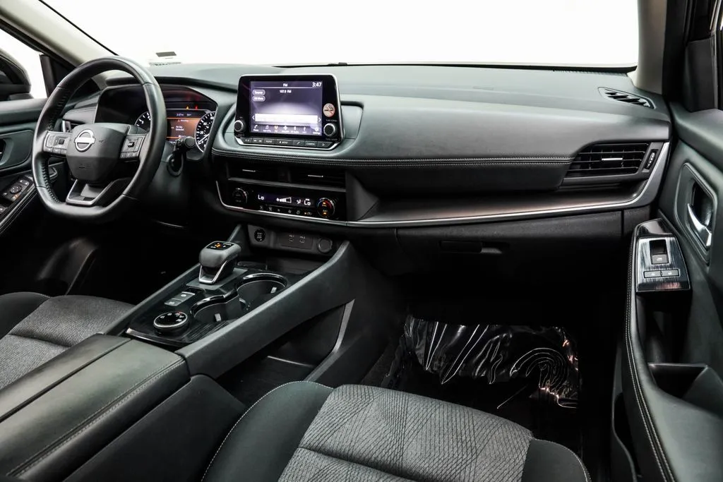 2025 Nissan Rogue SV, photo 21