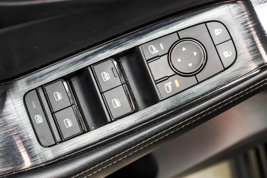 2025 Nissan Rogue SV, photo 36