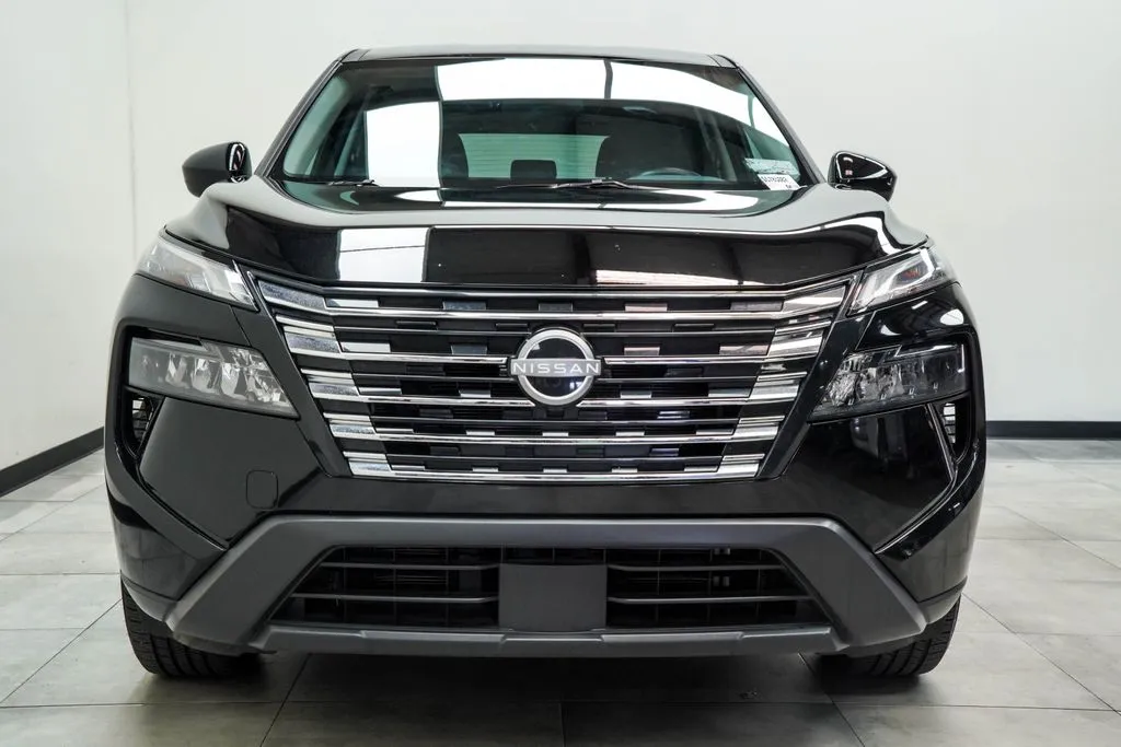 2025 Nissan Rogue SV, photo 5