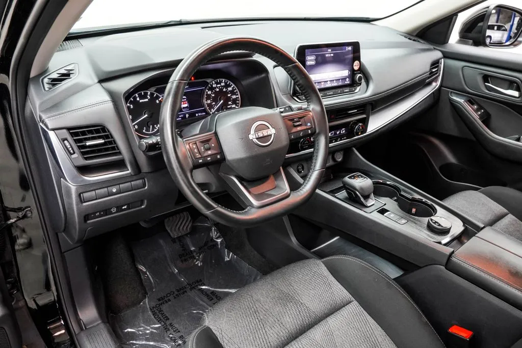 2025 Nissan Rogue SV, photo 19